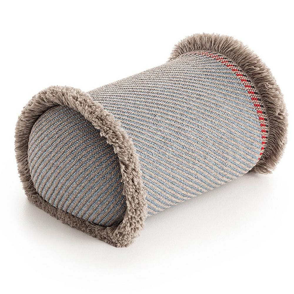Rulo Big Garden Layers Diagonal almond-blue de GAN. Cojines de diseño moderno.