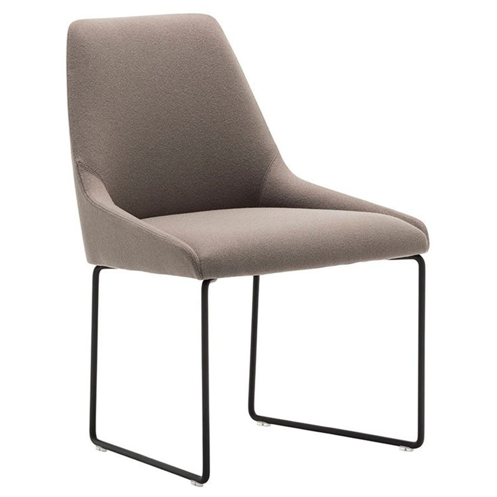 Silla Alya SI1553 Diseño Andreu World. Muebles modernos para interior.