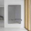 Consola con espejo Grey de Kendo ideal para estancias modernas.