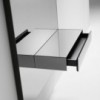 Consola con espejo Grey de Kendo ideal para estancias modernas.