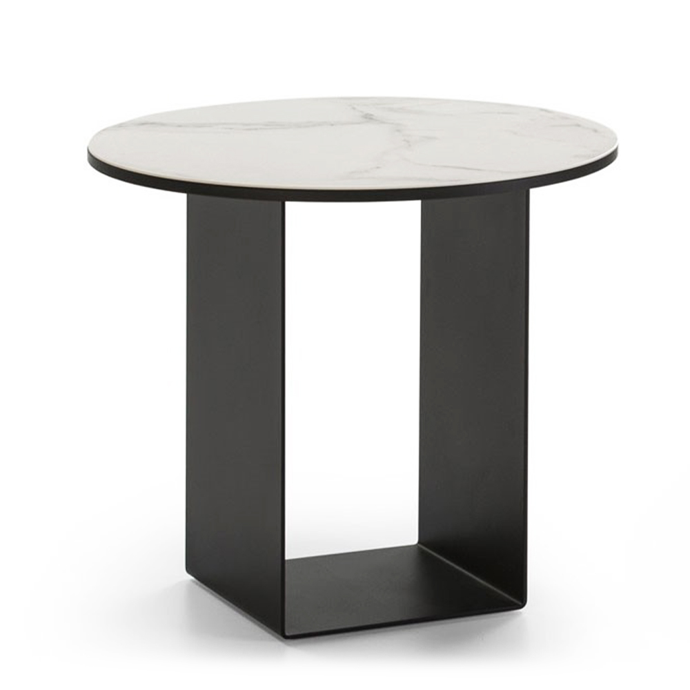Mesa auxiliar Reflex moderna para espacios interiores de Kendo.