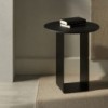 Mesa auxiliar Reflex moderna para espacios interiores de Kendo.