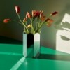 Florero Arcs Vase de Hay. Hermoso florero que brinda elegancia a tu hogar.