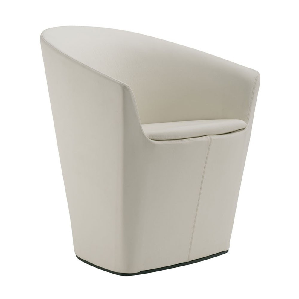Butaca New Brandy de Andreu World. Diseño moderno ideal para interiores.