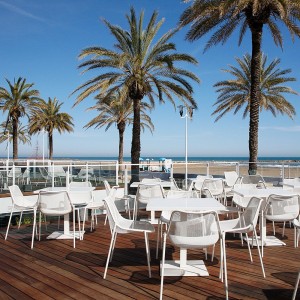 Silla Round oferta para espacios exteriores de Emu. Silla de diseño moderno.