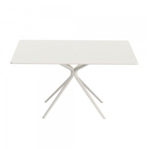 Mesa Moai Cuadrada perfecta para espacios exteriores de Fast. Mesas para terrazas.