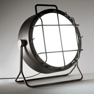 Lámpara de suelo Cantiere de Zava.  Lámparas de diseño para interiores. 