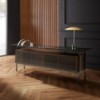Aparador moderno Chicago con puertas de cristal de Puntmobles. Mobiliario de diseño.