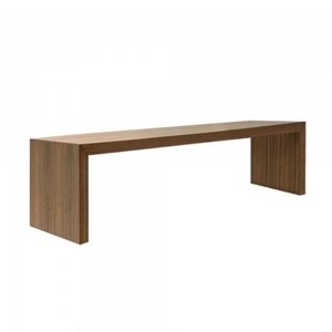 Versátil Banco Closed medium Andreu World. Diseño clásico en madera.