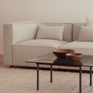 Elegante Sofá Dado Esquinero Curvo Andreu World. Diseño contemporáneo.