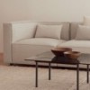 Elegante Sofá Dado Esquinero Curvo Andreu World. Diseño contemporáneo.