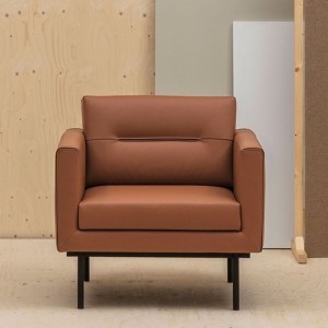 Moderna Butaca Element Adreu World. Diseño elegante tapizado para salones.
