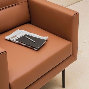 Moderna Butaca Element Adreu World. Diseño elegante tapizado para salones.