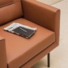 Moderna Butaca Element Adreu World. Diseño elegante tapizado para salones.
