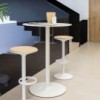 Taburete Hula madera de base central giratoria y regulable de Andreu World