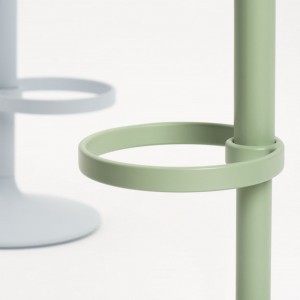 Taburete Hula madera de base central giratoria y regulable de Andreu World