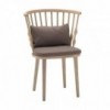Sillón Nub Andreu World. Clásico diseño envolvente en madera maciza.