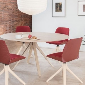 Silla Nuez SI-2789 Andreu World. Diseño moderno ideal para interiores.
