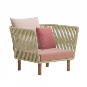 Sillón club exterior pies en teca con brazos Bela Rope colección Bitta de Kettal.