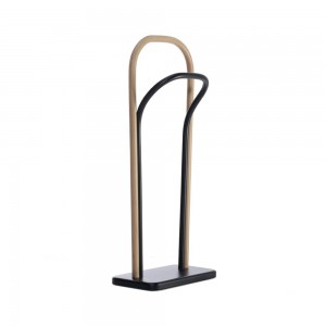 Galán de noche Arch de GTV Thonet Vienna. Percheros para ambientes domésticos.