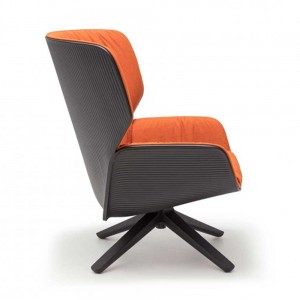 Butaca Nuez madera Andreu World. Diseño elegante ideal para contract.