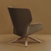 Butaca Nuez madera Andreu World. Diseño elegante ideal para contract.