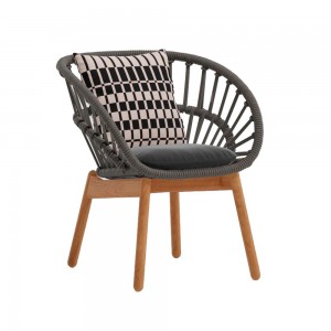 Sillón comedor exterior pies de teca con cuerdas Bela Rope colección Cala de Kettal.