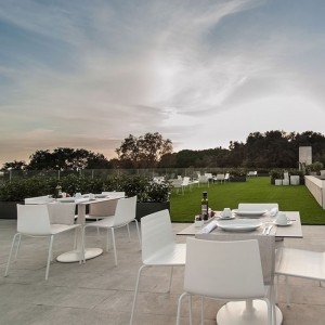 Silla Flex Andreu World. Sillas modernas ideales para exteriores.