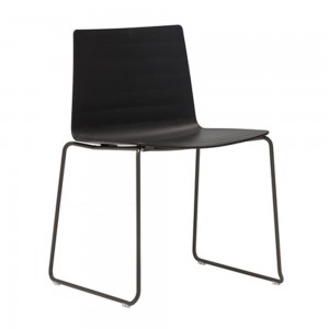 Silla Flex Patín Andreu World. Sillas modernas ideales para exteriores.