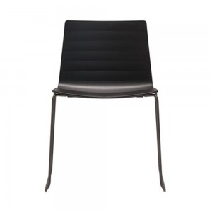 Silla Flex Patín Andreu World. Sillas modernas ideales para exteriores.