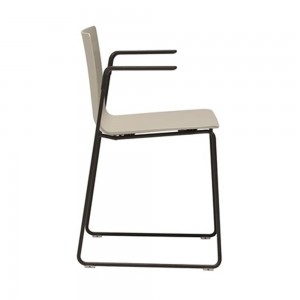 Silla Flex Patín Andreu World. Sillas modernas ideales para exteriores.