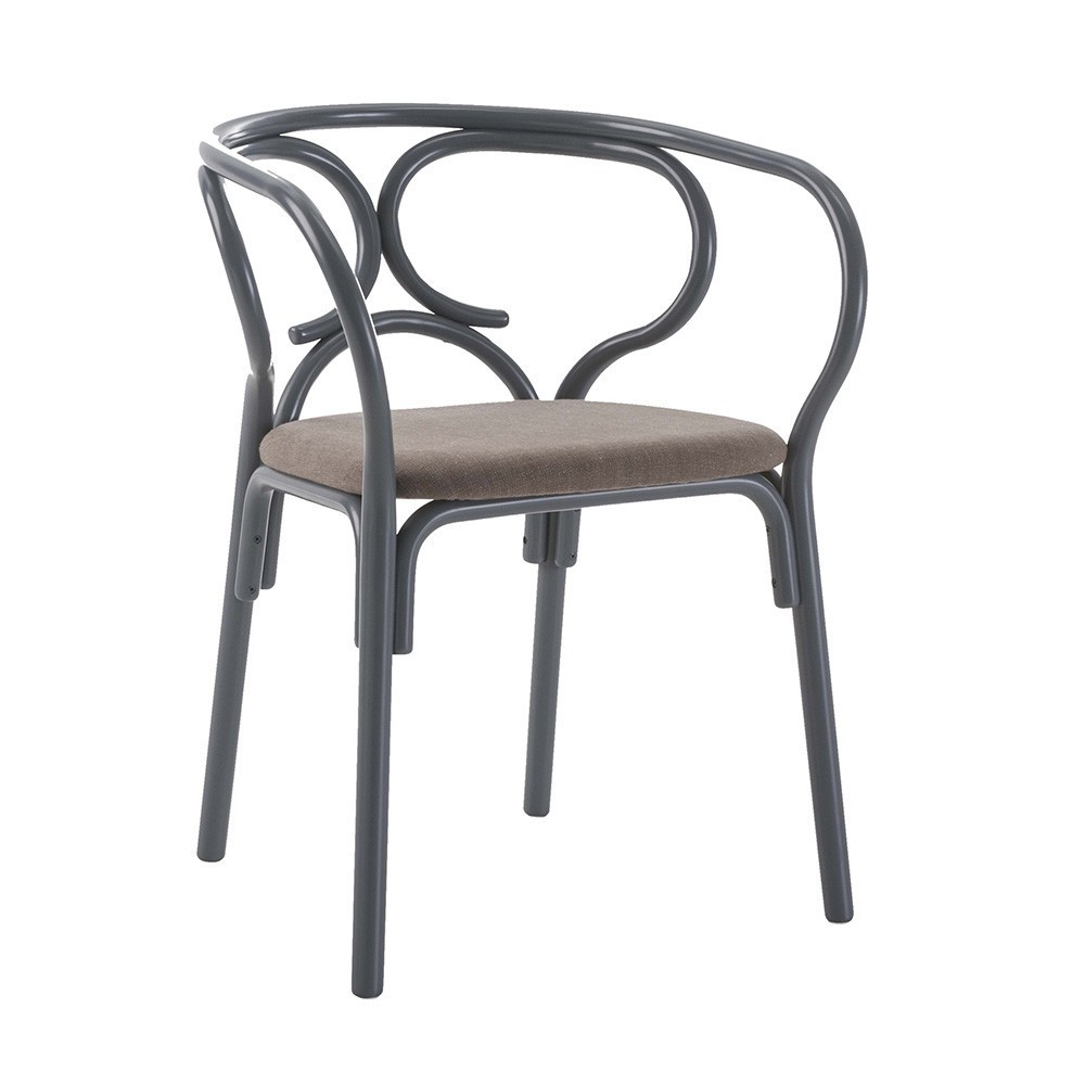 Butaca Brezel de GTV Thonet Vienna. Sillas de madera con asiento tapizado.