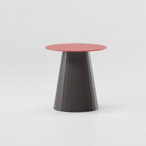 Mesa auxiliar Ø48 exterior de aluminio, de la colección Cala de Kettal.