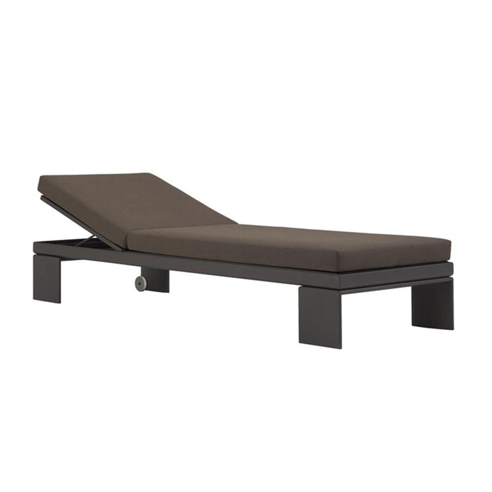 Tumbona Landscape de Andreu World. Diseño ideal para exterior.