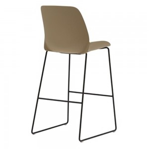 Taburete Nuez respaldo Outdoor Andreu World diseño ideal para exteriores.