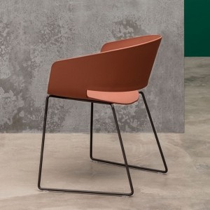 Sillón Ronda patín Andreu World. Diseño moderno ideal para exteriores.
