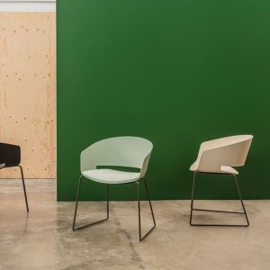 Sillón Ronda patín Andreu World. Diseño moderno ideal para exteriores.