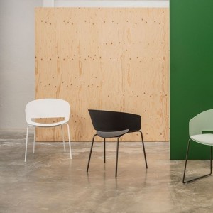 Sillón Ronda 4 patas Andreu World. Diseño moderno ideal para exteriores.