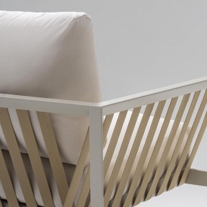 Sofá 3 plazas Sand de Andreu World. Diseño de mueble moderno exterior.