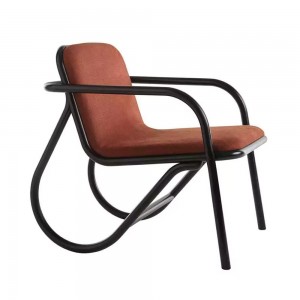 Butaca N. 200 tapizada de GTV Thonet Vienna. Butacas de salón de diseño minimalista.