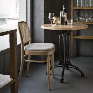 Silla N. 811 Tapizado de GTV Thonet Vienna. Clásica silla de diseño de salón.