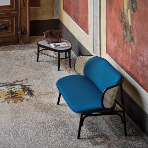 Mesa Auxiliar Peer B de GTV Thonet Vienna. Mesitas de café para salón.