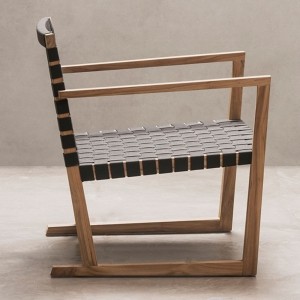 Butaca Serena Teak Andreu World . Diseño de sillas modernas para exterior.