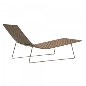 Tumbona Trenza Andreu World. Diseño de mueble elegante para piscina.
