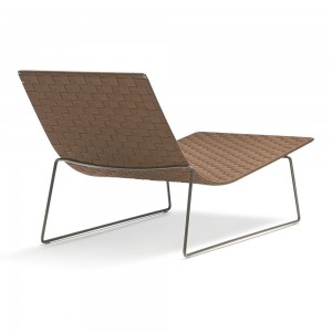 Tumbona Trenza Andreu World. Diseño de mueble elegante para piscina.