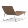 Tumbona Trenza Andreu World. Diseño de mueble elegante para piscina.