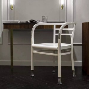 Sillón Postsparkasse de GTV Thonet Vienna. Clásico sillón de diseño.