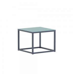 Mesa auxiliar especial aluminio diseñada para exteriores de la colección Landscape de Kettal.