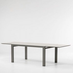 Mesa extensible 6 a 10 personas aluminio, colección Landscape de Kettal.