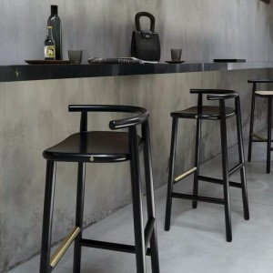 Taburete Single Curve de GTV Thonet Vienna. Sillas y taburetes de diseño.